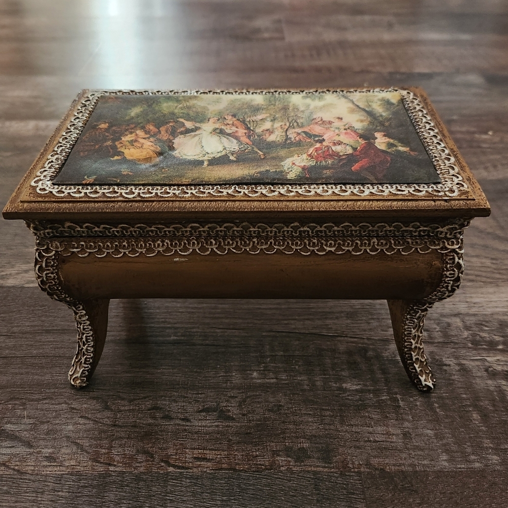 Vintage Victorian Wood Music Box